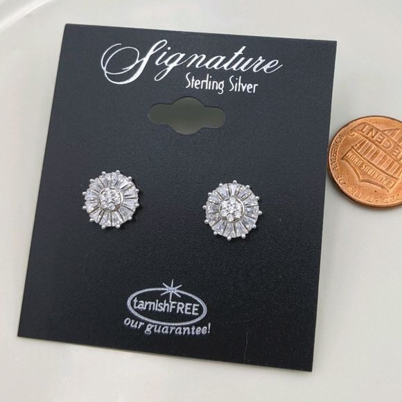 ✨3 for 25✨ Sterling Silver CZ Round Stud Earings - Picture 1 of 5